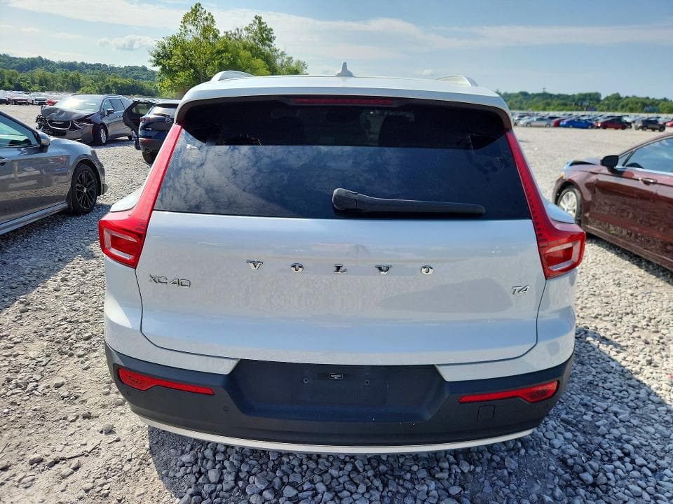 2020 VOLVO XC40 T4 MOMENTUM 6