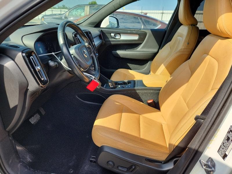 2020 VOLVO XC40 T4 MOMENTUM 7