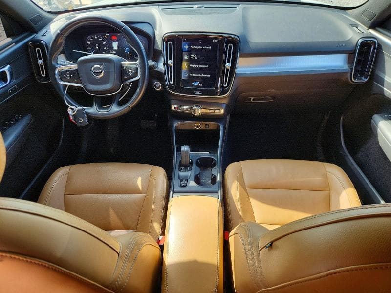 2020 VOLVO XC40 T4 MOMENTUM 8