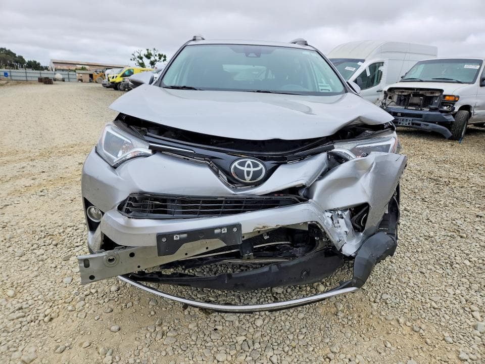 2017 TOYOTA RAV4 XLE 5