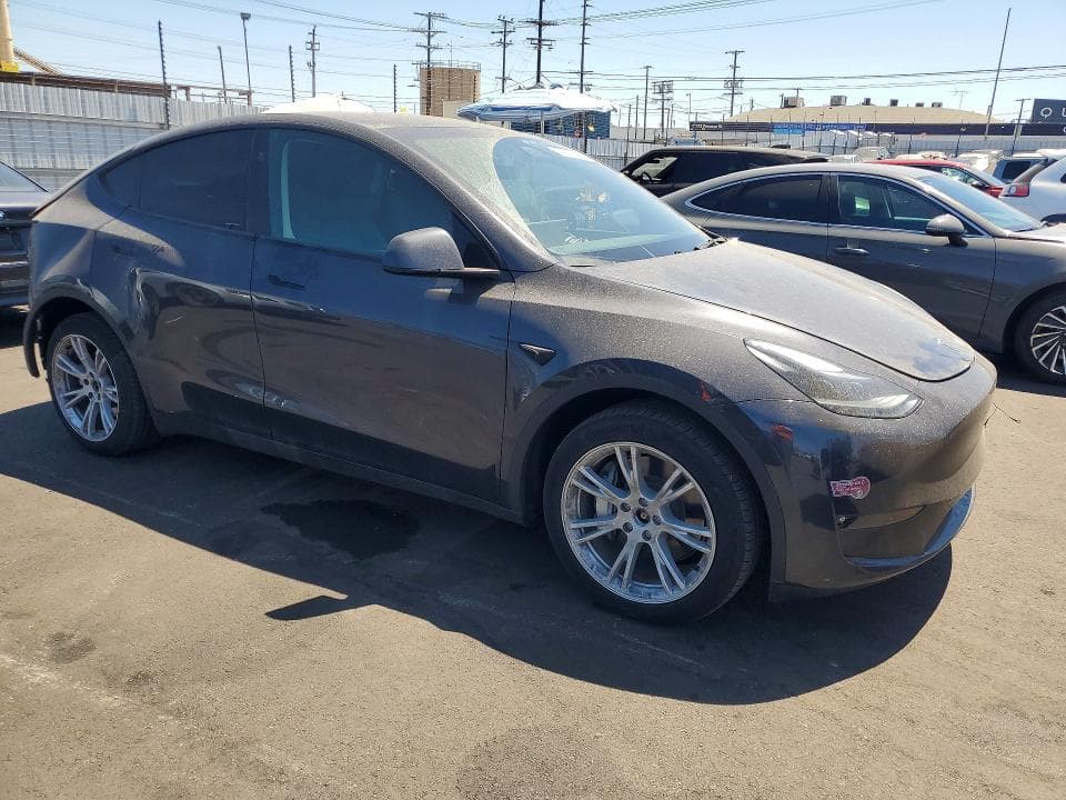 2024 TESLA MODEL Y 4