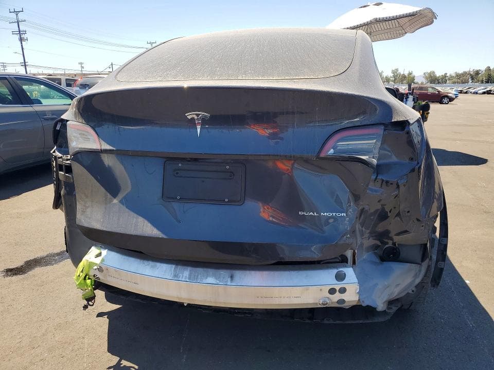 2024 TESLA MODEL Y 6