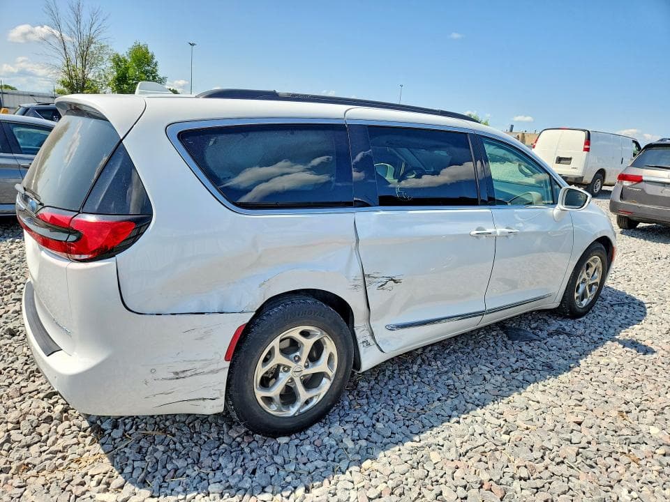 2022 CHRYSLER PACIFICA LIMITED 3