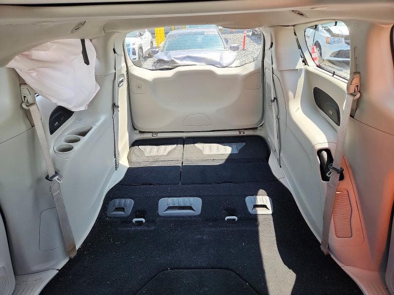 2022 CHRYSLER PACIFICA LIMITED 10