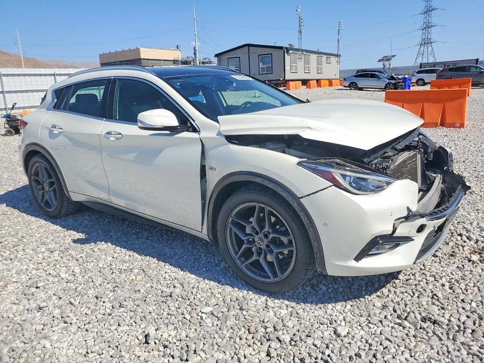 2017 INFINITI QX30 PREMIUM 4
