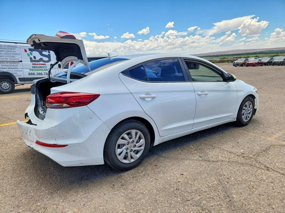 2017 HYUNDAI ELANTRA SE 3