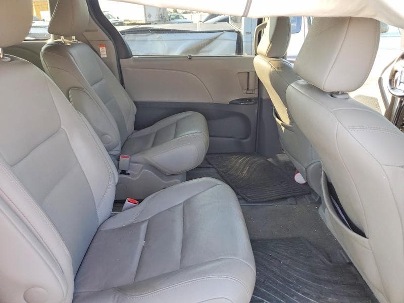 2017 TOYOTA SIENNA XLE 7-PASSENGER 11