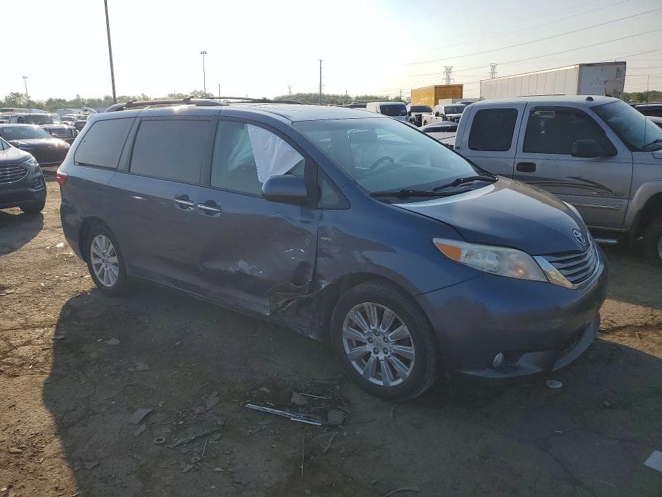 2017 TOYOTA SIENNA XLE 7-PASSENGER 4