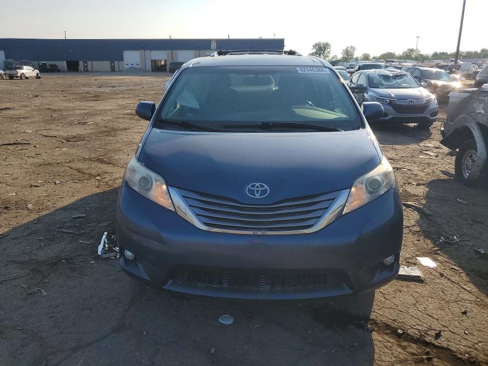 2017 TOYOTA SIENNA XLE 7-PASSENGER 5