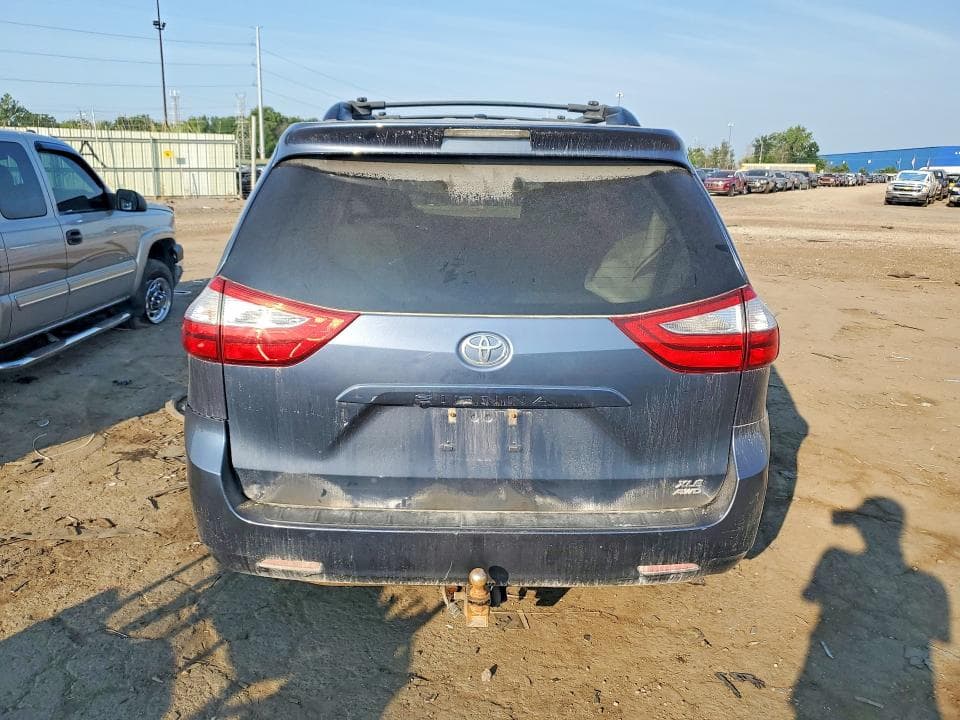 2017 TOYOTA SIENNA XLE 7-PASSENGER 6