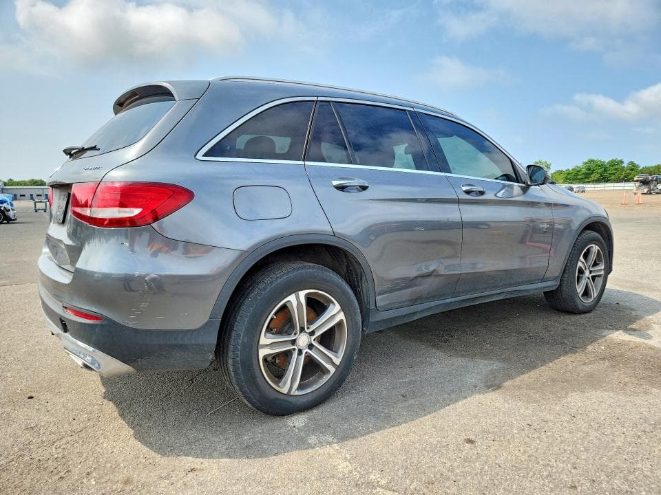 2017 MERCEDES-BENZ GLC 300 4MATIC 3