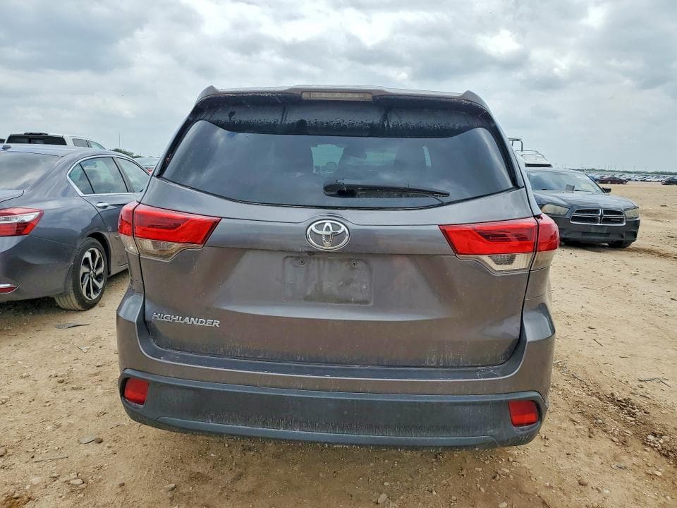 2019 TOYOTA HIGHLANDER LE 6