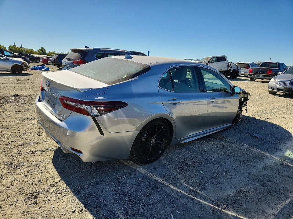 2021 TOYOTA CAMRY XSE 3