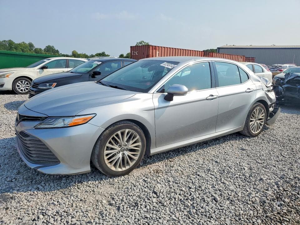 2019 TOYOTA CAMRY XLE - 1