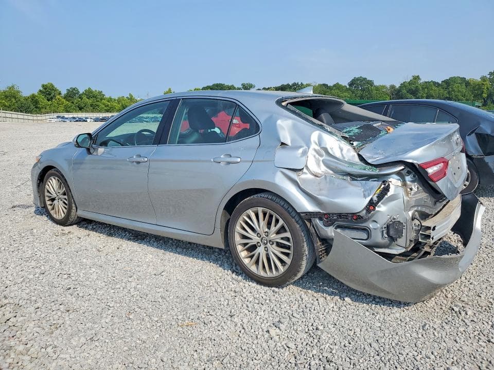 2019 TOYOTA CAMRY XLE 2
