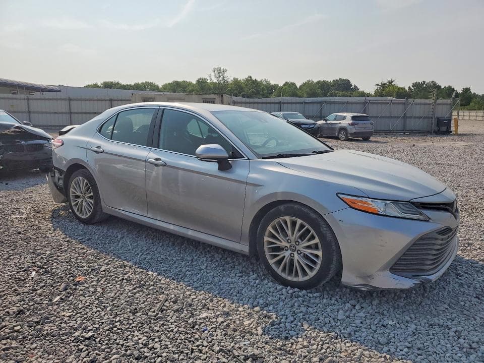 2019 TOYOTA CAMRY XLE 4