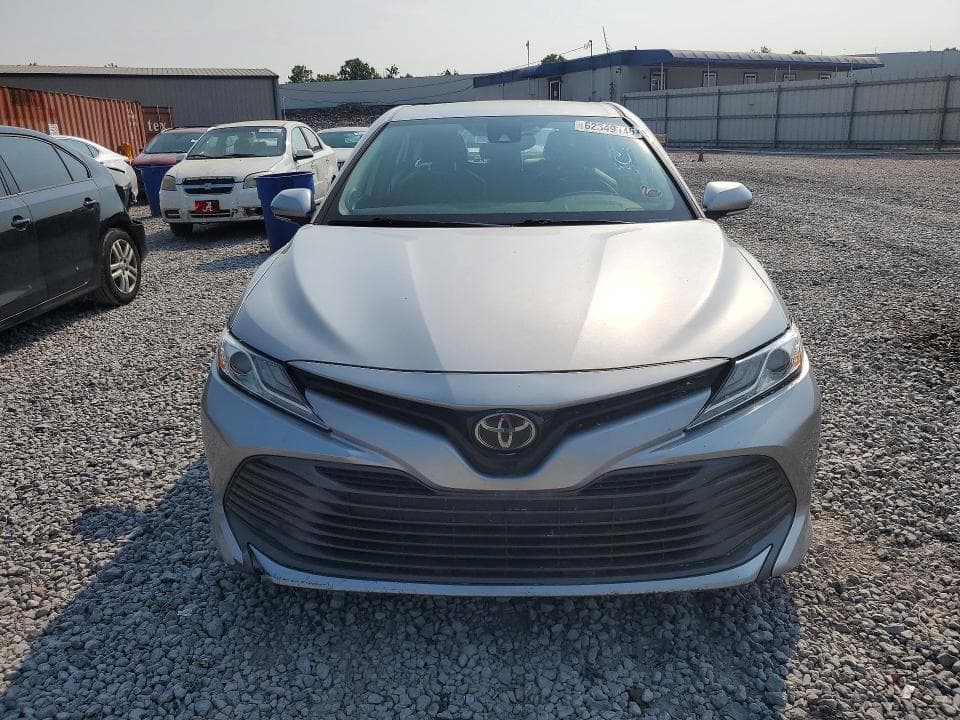 2019 TOYOTA CAMRY XLE 5