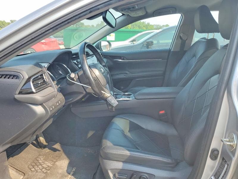 2019 TOYOTA CAMRY XLE 7