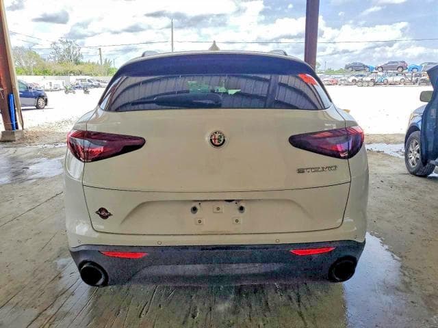 2022 ALFA ROMEO STELVIO 6