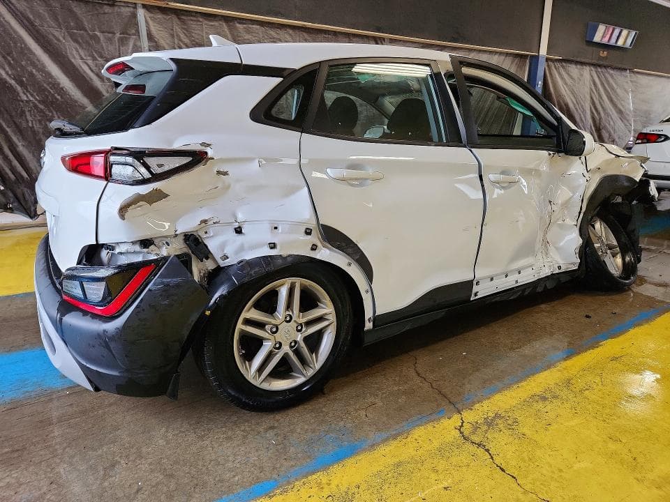 2022 HYUNDAI KONA SE 3