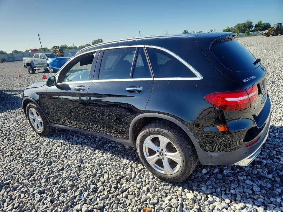 2018 MERCEDES-BENZ GLC 300 2