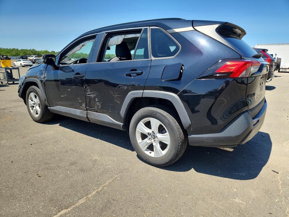 2021 TOYOTA RAV4 XLE 2