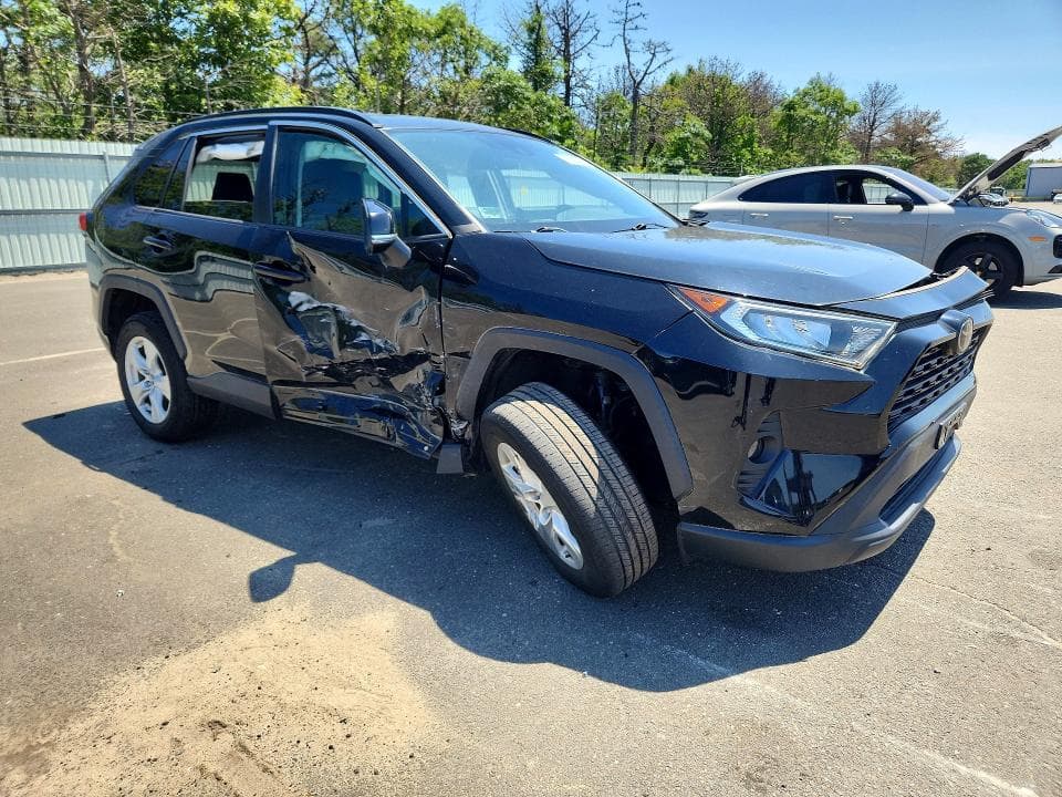 2021 TOYOTA RAV4 XLE 4