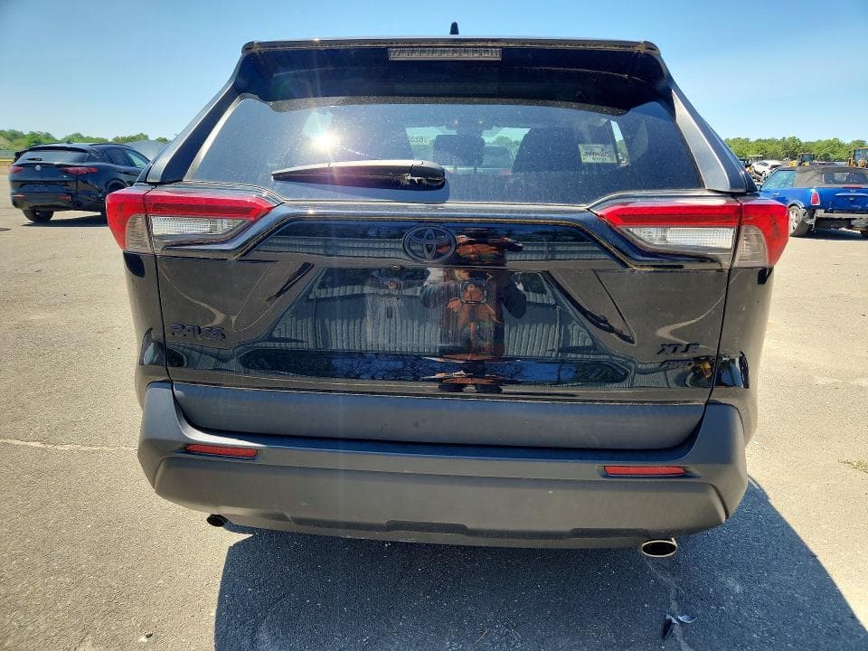 2021 TOYOTA RAV4 XLE 6