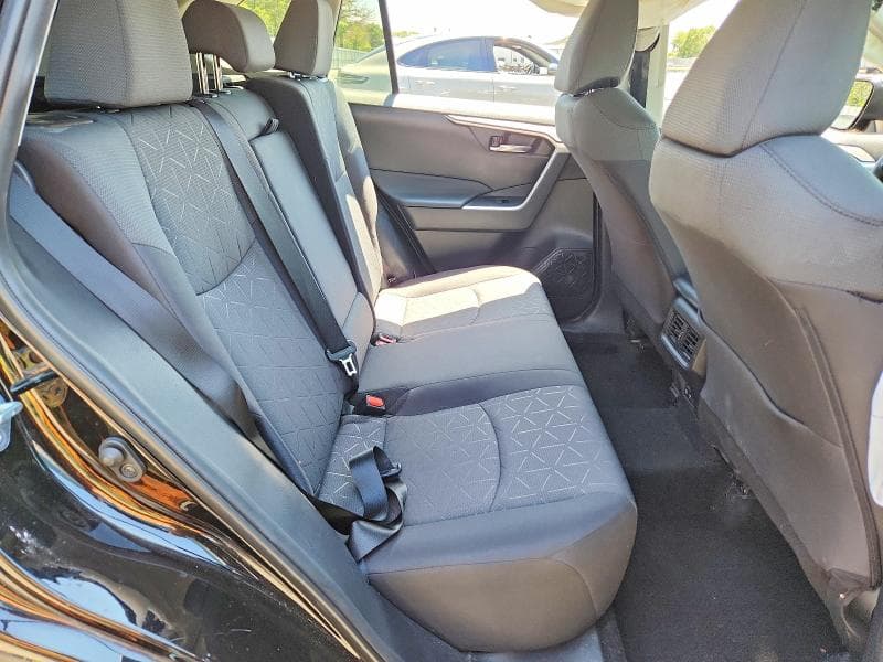2021 TOYOTA RAV4 XLE 10