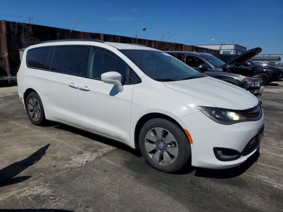 2018 CHRYSLER PACIFICA HYBRID LIMITED 4