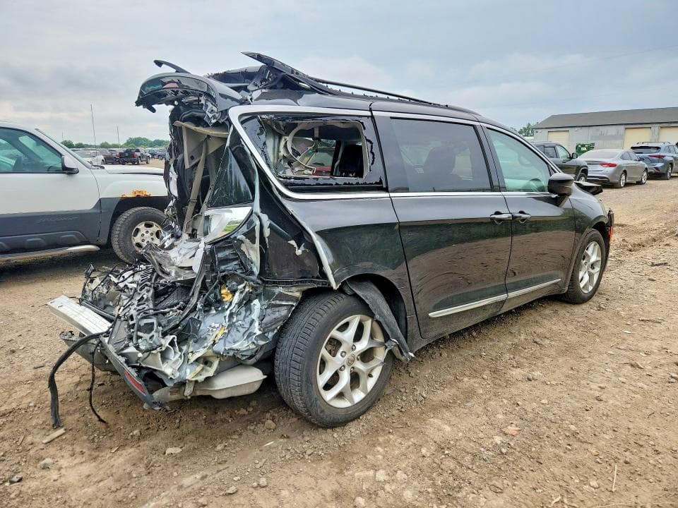 2017 CHRYSLER PACIFICA TOURING L 3