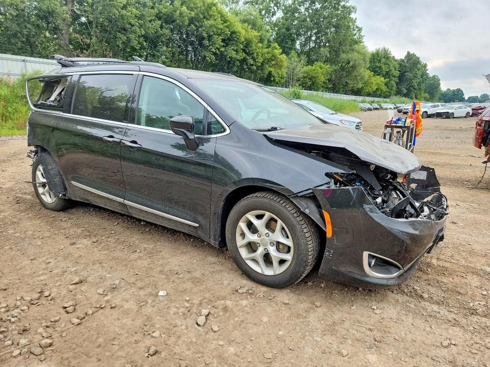 2017 CHRYSLER PACIFICA TOURING L 4
