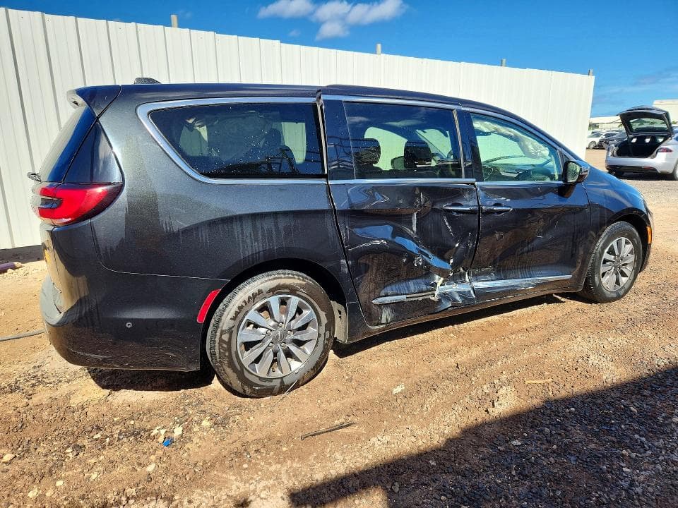 2022 CHRYSLER PACIFICA HYBRID LIMITED 3