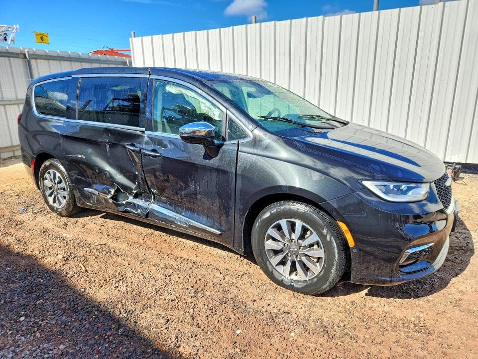 2022 CHRYSLER PACIFICA HYBRID LIMITED 4