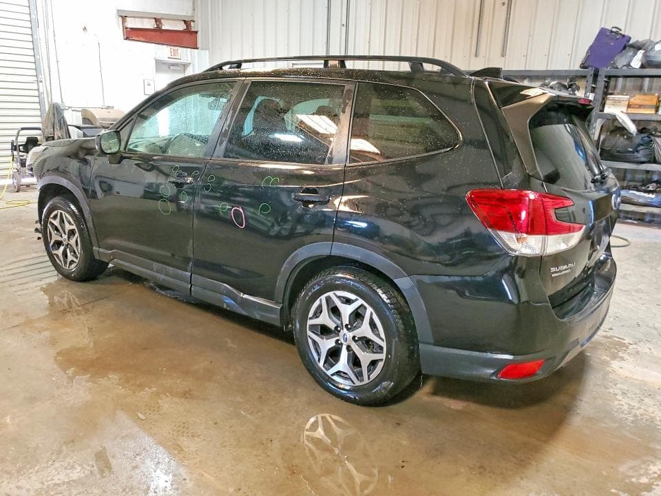 2022 SUBARU FORESTER PREMIUM 2