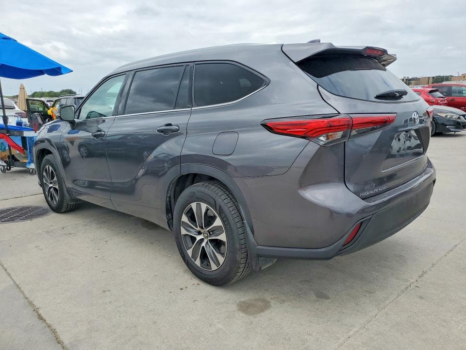 2022 TOYOTA HIGHLANDER XLE 2