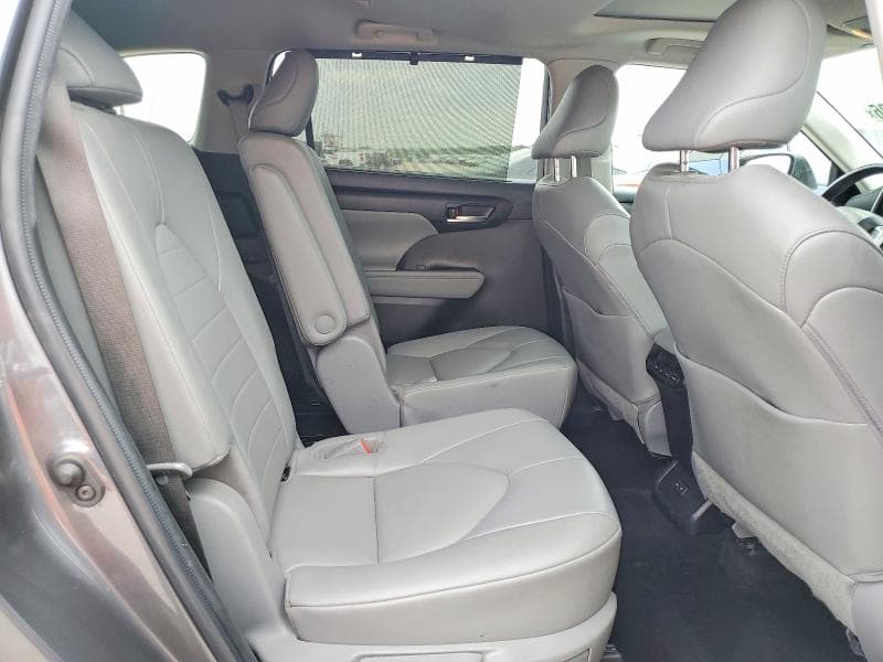 2022 TOYOTA HIGHLANDER XLE 11