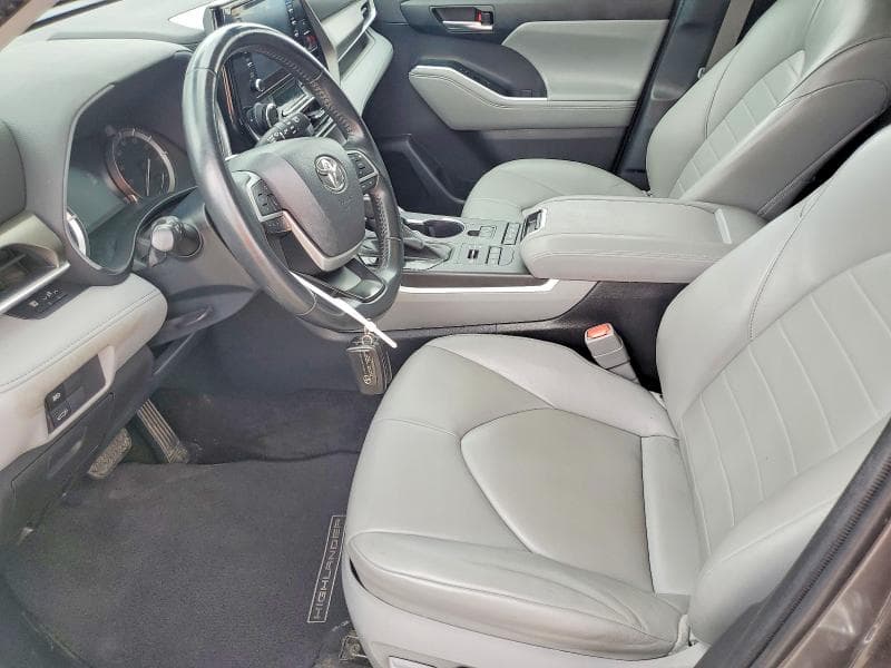 2022 TOYOTA HIGHLANDER XLE 7