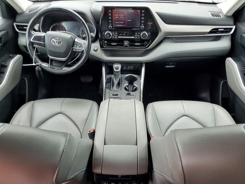 2022 TOYOTA HIGHLANDER XLE 8