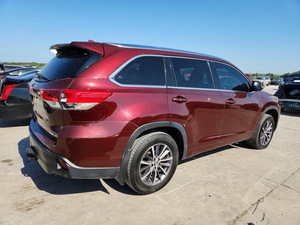 2018 TOYOTA HIGHLANDER XLE 3