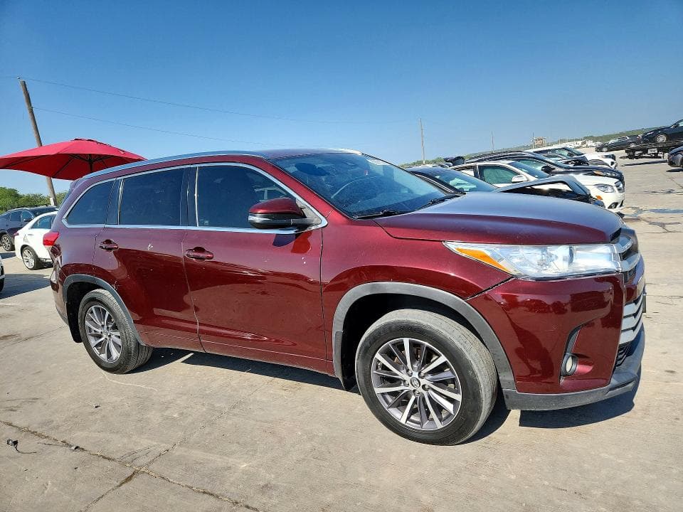 2018 TOYOTA HIGHLANDER XLE 4