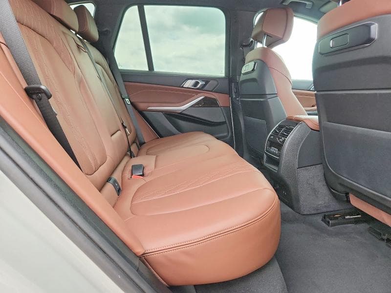 2025 BMW X5 XDRIVE50E 11