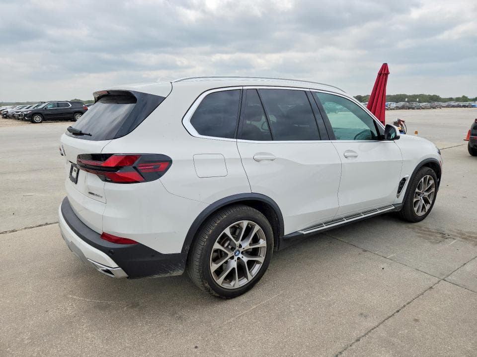 2025 BMW X5 XDRIVE50E 3