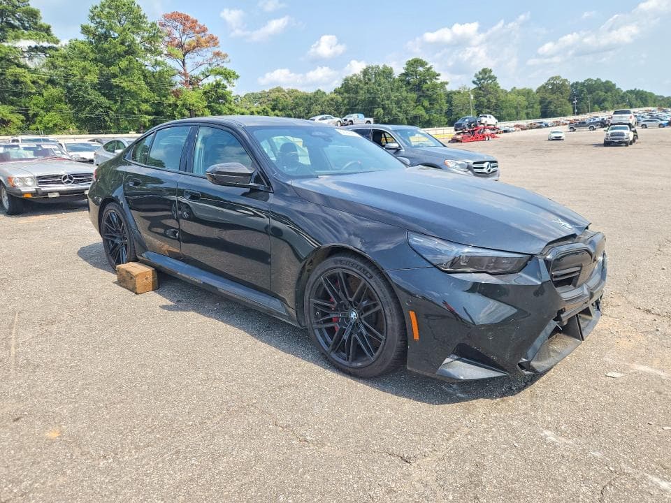 2025 BMW M5 4