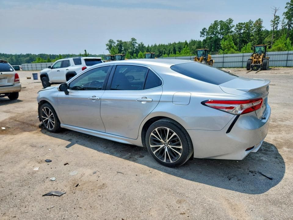 2018 TOYOTA CAMRY SE 2