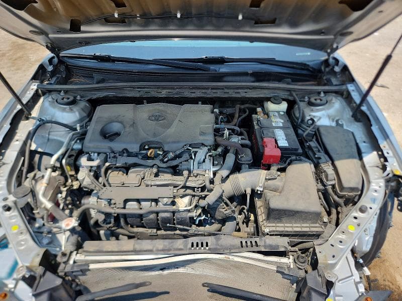 2018 TOYOTA CAMRY SE 11