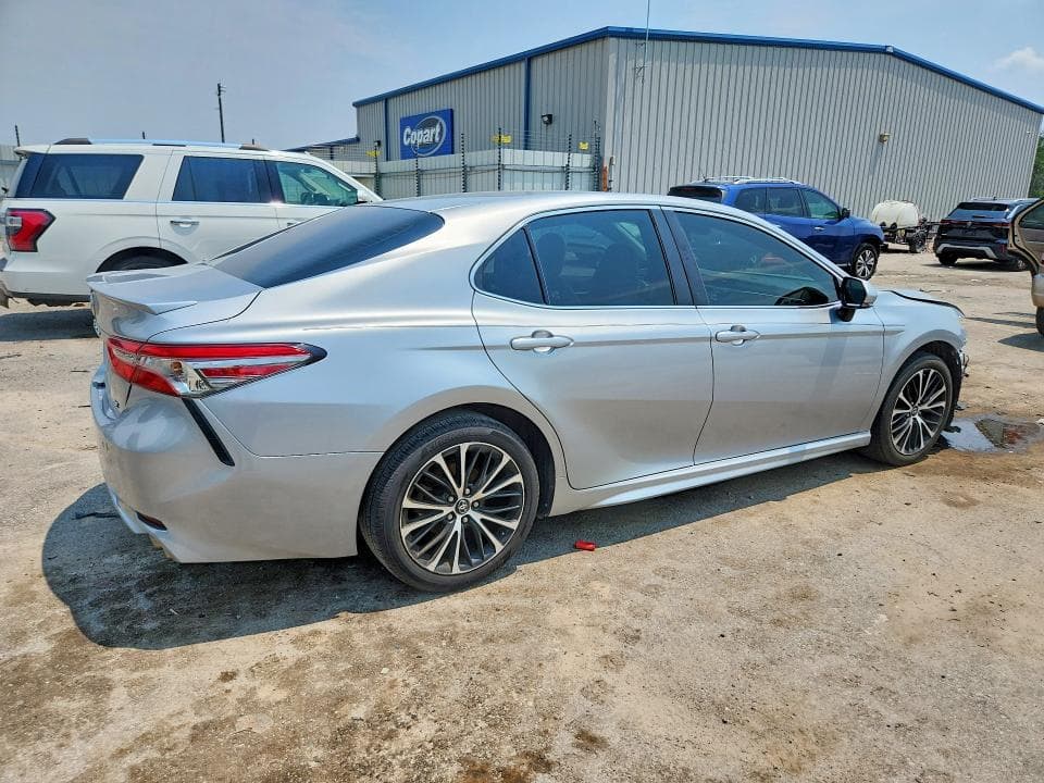 2018 TOYOTA CAMRY SE 3