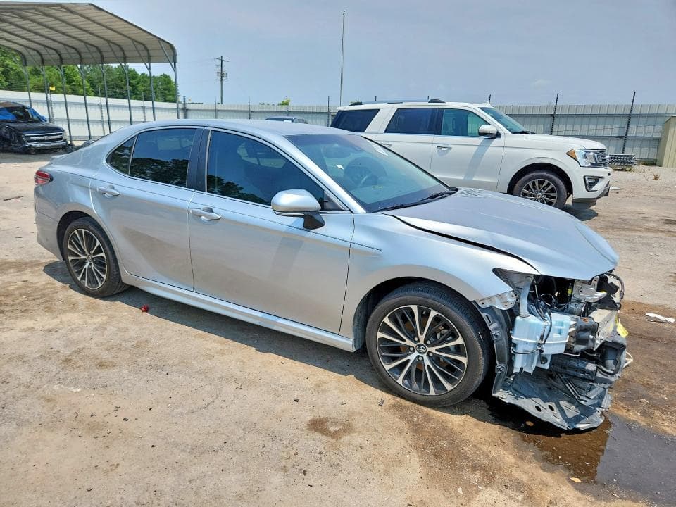 2018 TOYOTA CAMRY SE 4