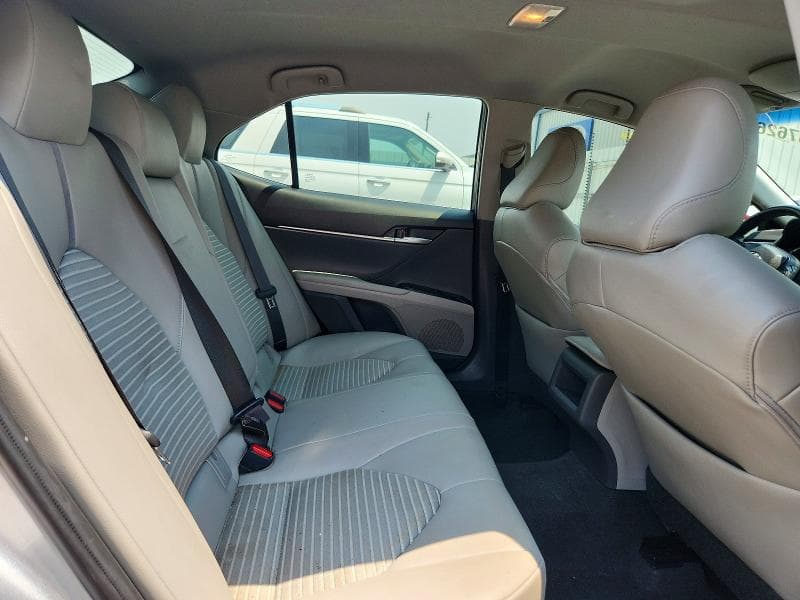 2018 TOYOTA CAMRY SE 10