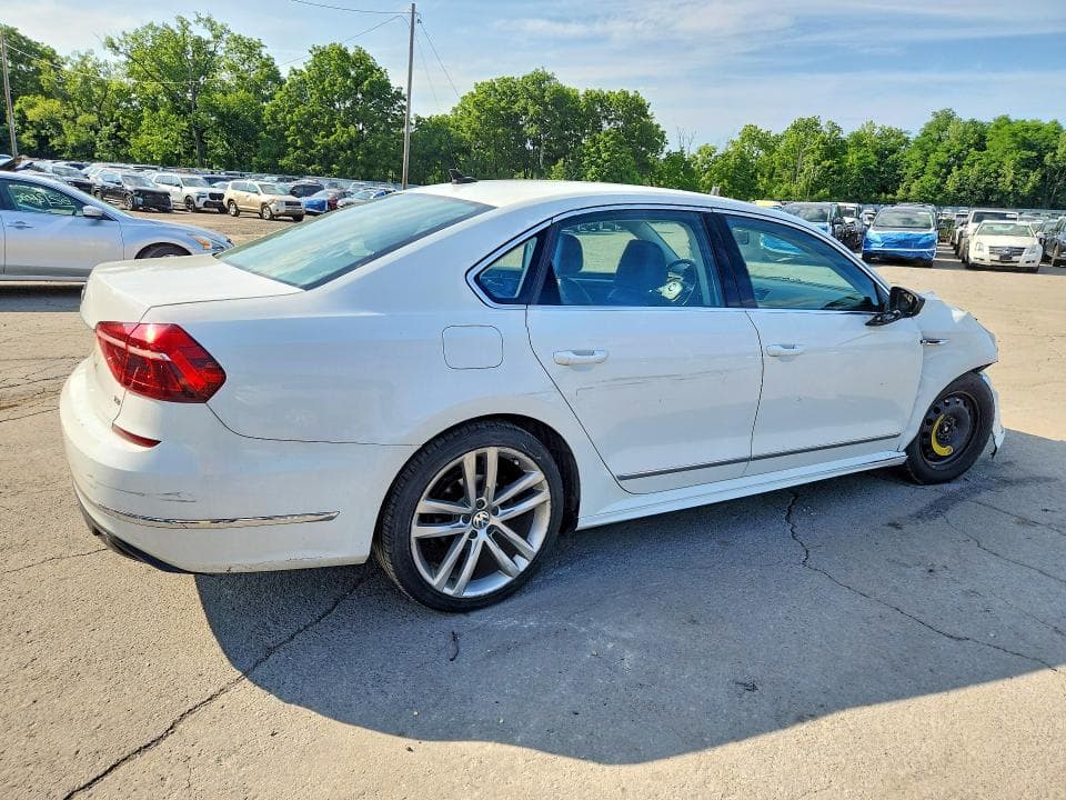 2017 VOLKSWAGEN PASSAT R-LINE 3